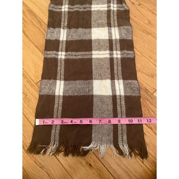 Unbranded, brown/white checkered rectangle scarf with fringe ends OS - Picture 3 of 4